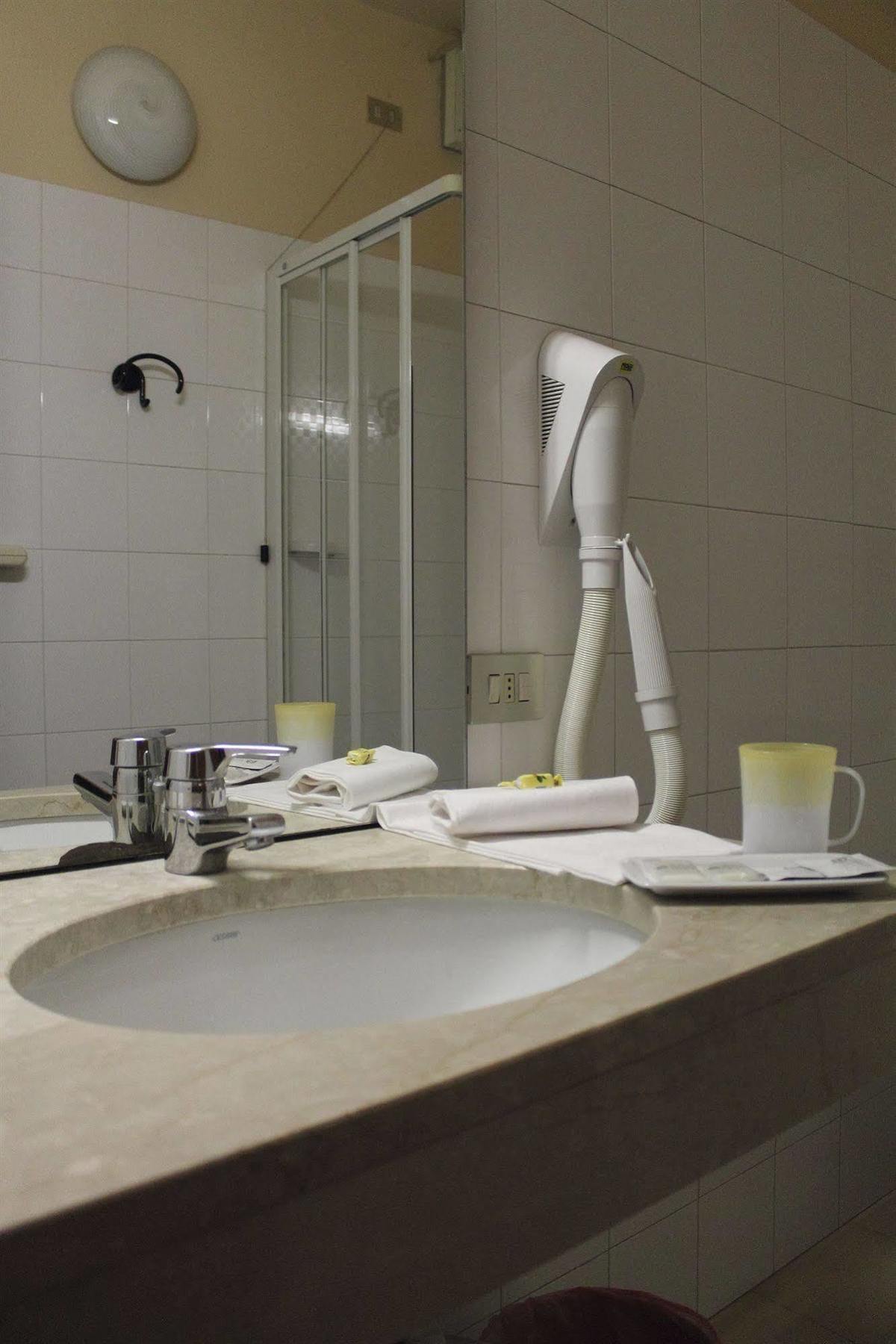 דוסובונו Hotel Europa מראה חיצוני תמונה